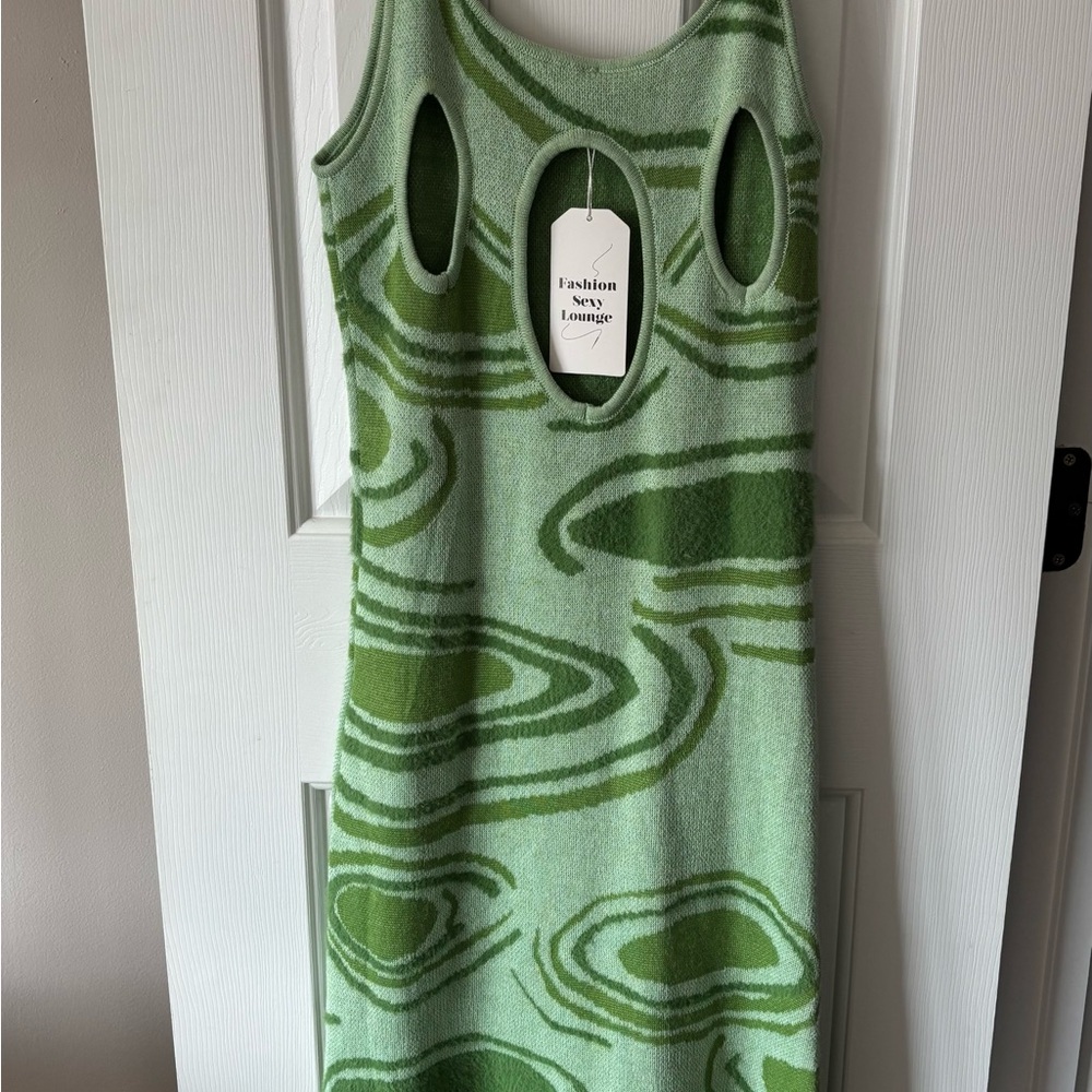 Green Patterned Sleeveless Dress - Picture 3 of 4